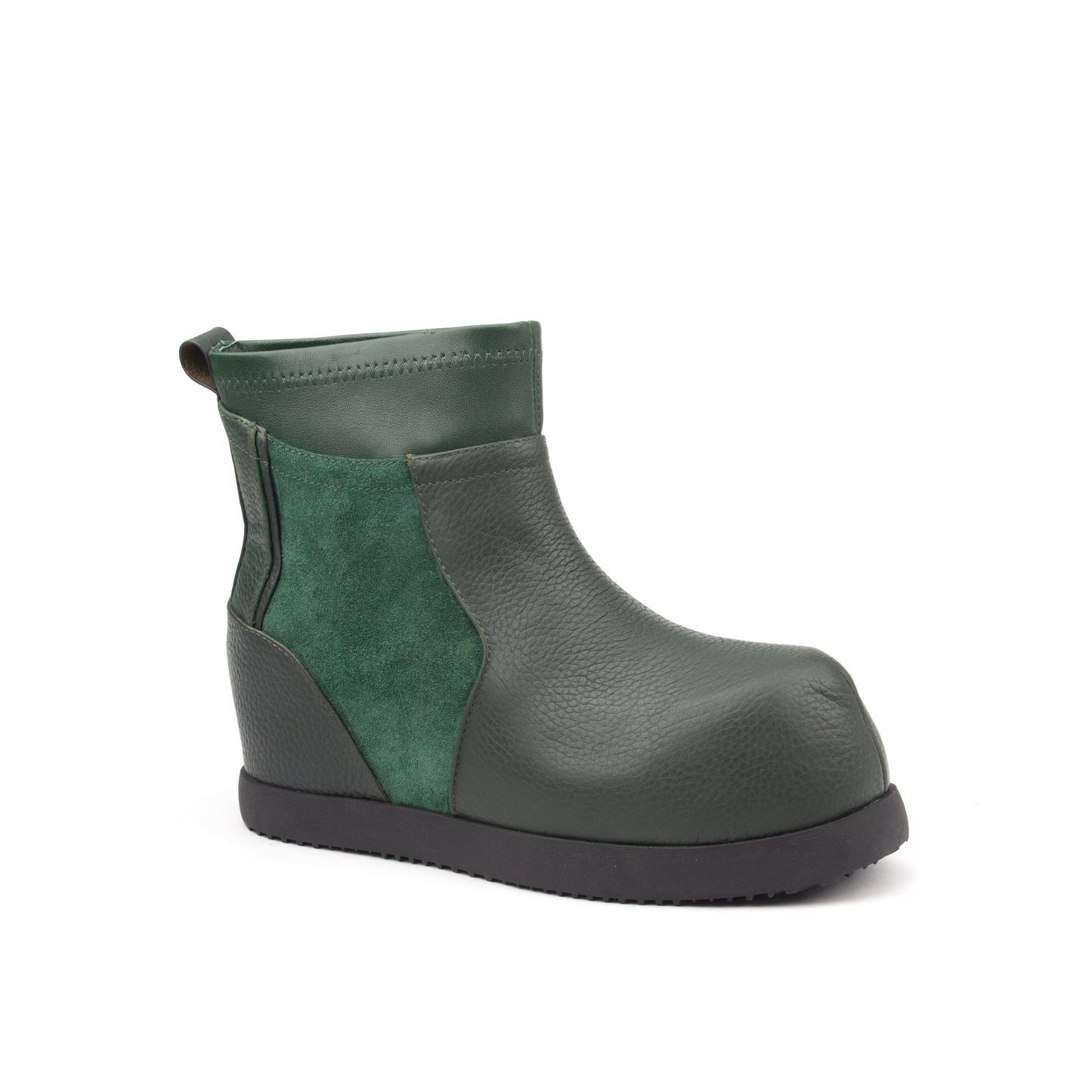 Lacoste Pebbled Suede Boots – A Fusion of Comfort & Bold Style