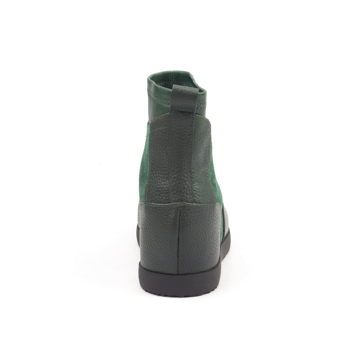 Lacoste Pebbled Suede Boots – A Fusion of Comfort & Bold Style