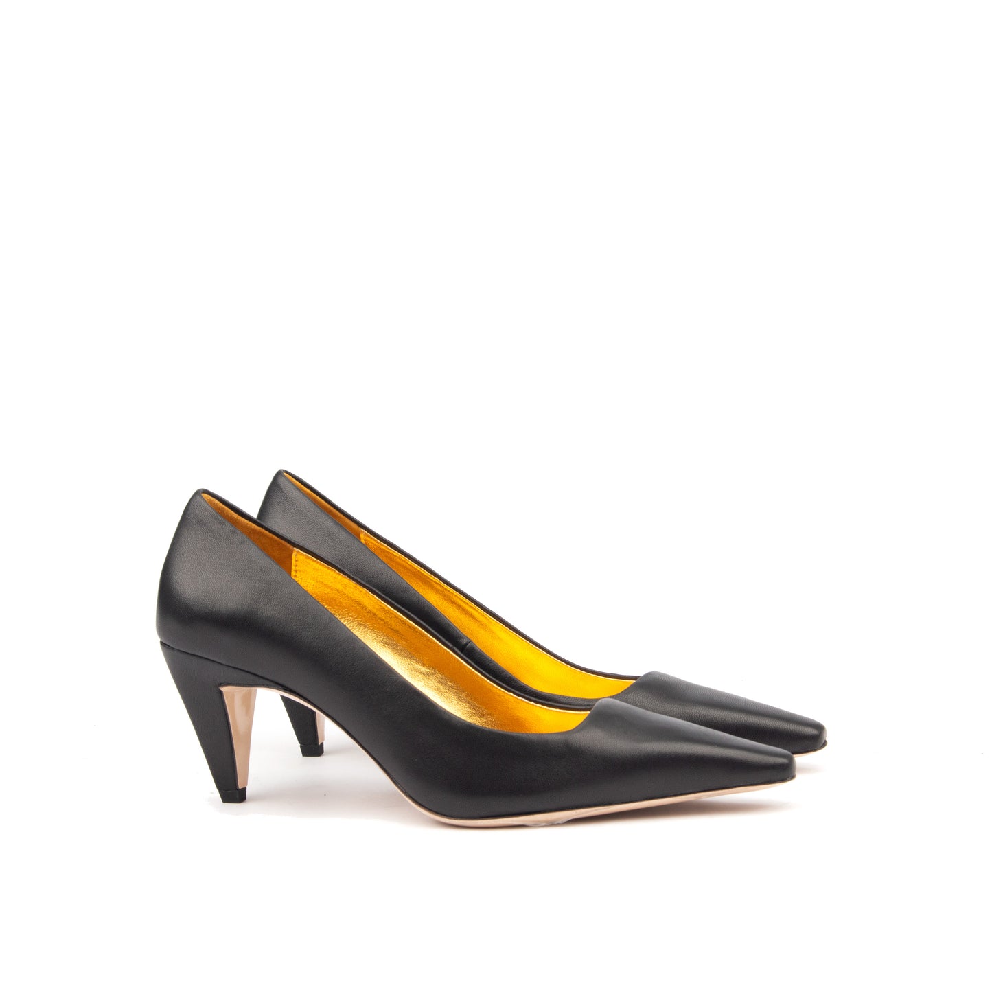 MUSTANG – Sleek & Sophisticated Mid-Heel Pumps