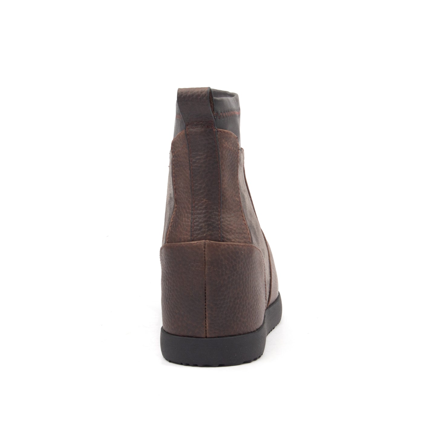 Lacoste Pebbled Suede Boots – A Fusion of Comfort & Bold Style