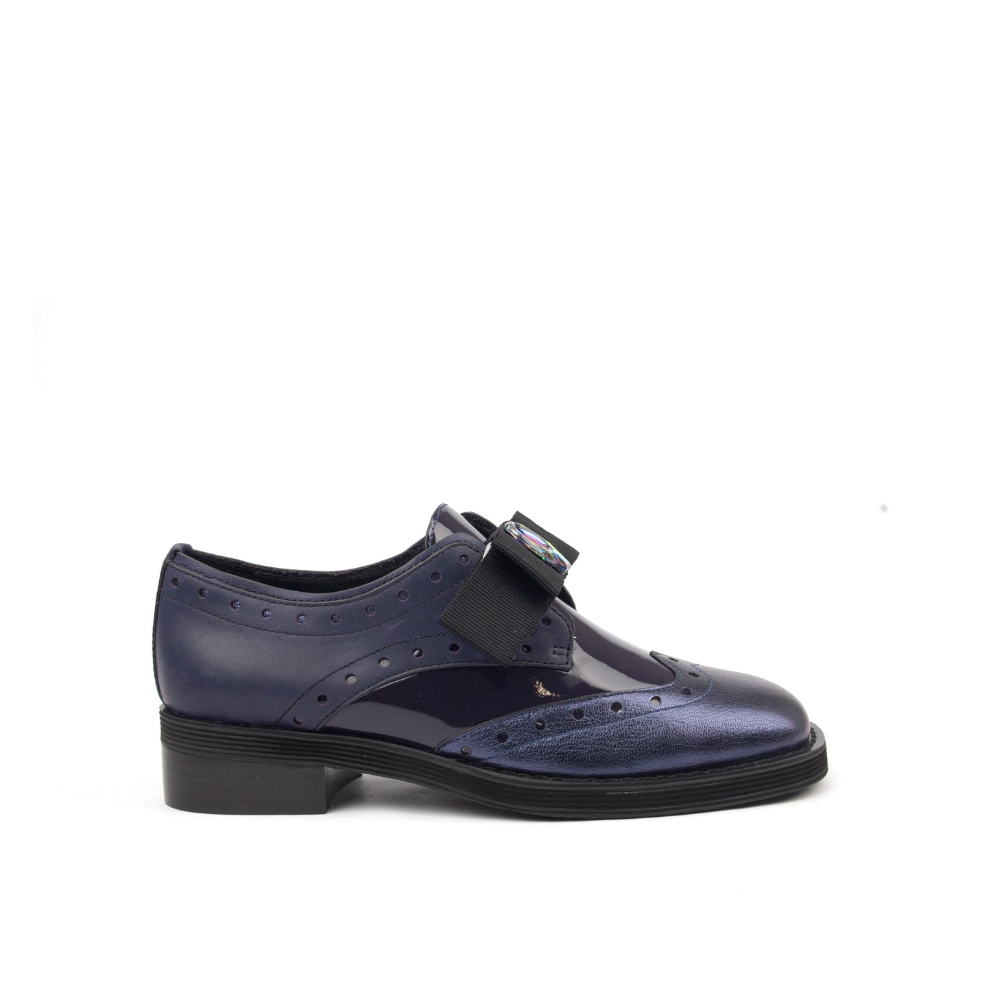 OXFORD – A Bold Take on Classic Elegance
