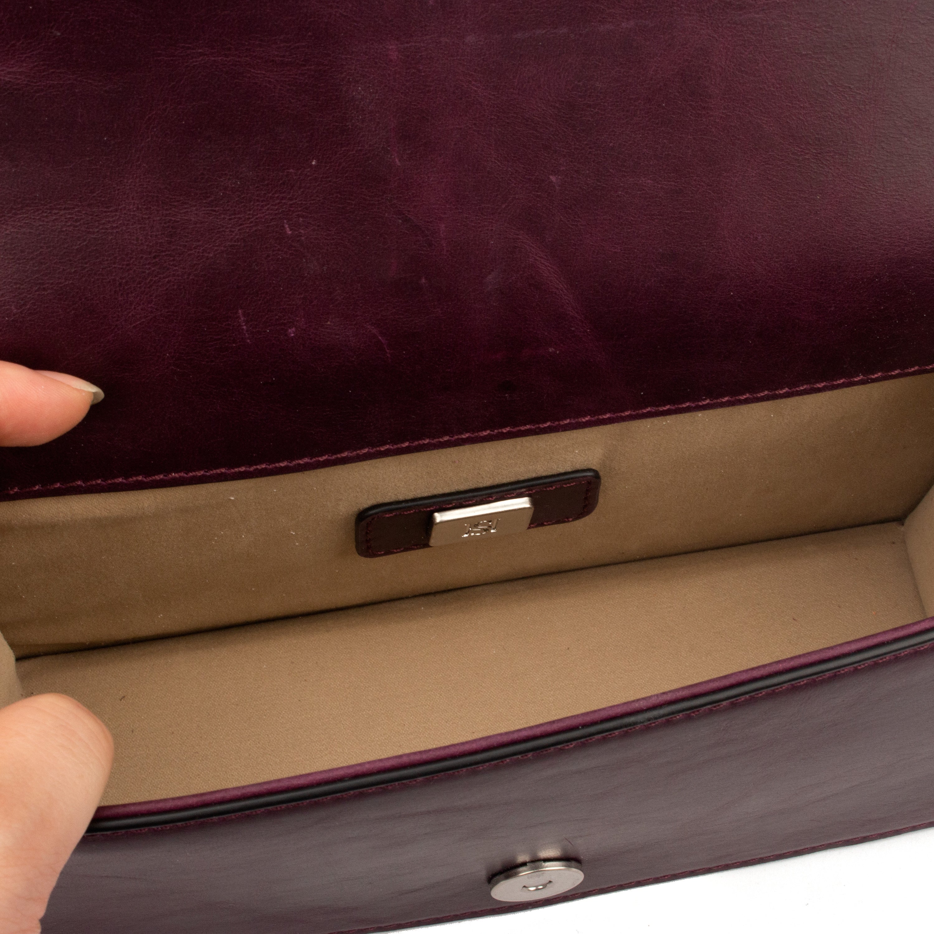 Premium Calf Leather Handbag for Everyday Sophistication