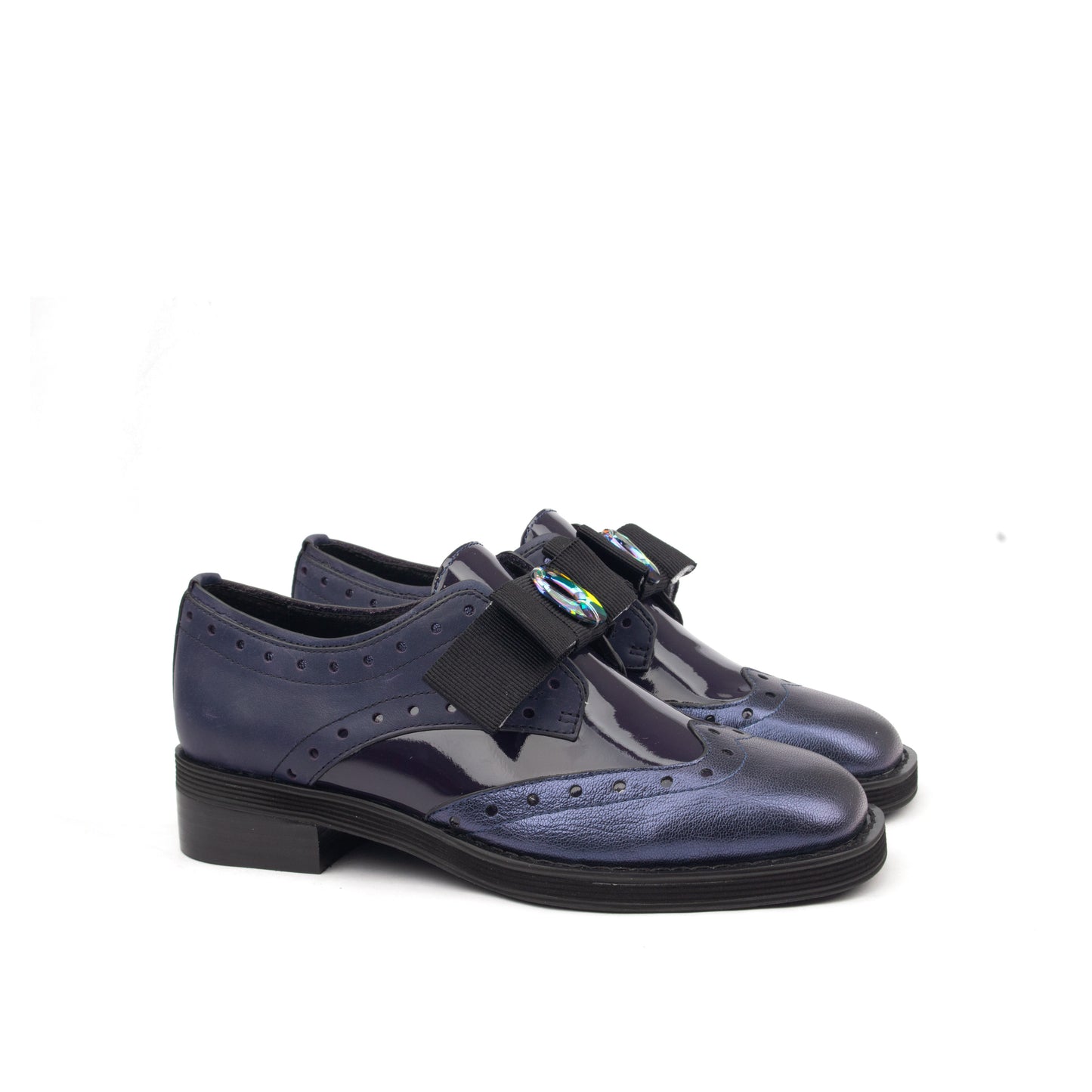 OXFORD – A Bold Take on Classic Elegance