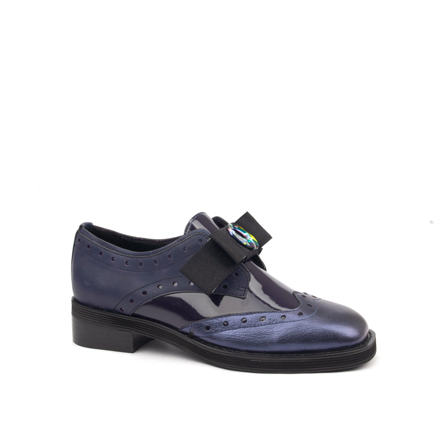 OXFORD – A Bold Take on Classic Elegance