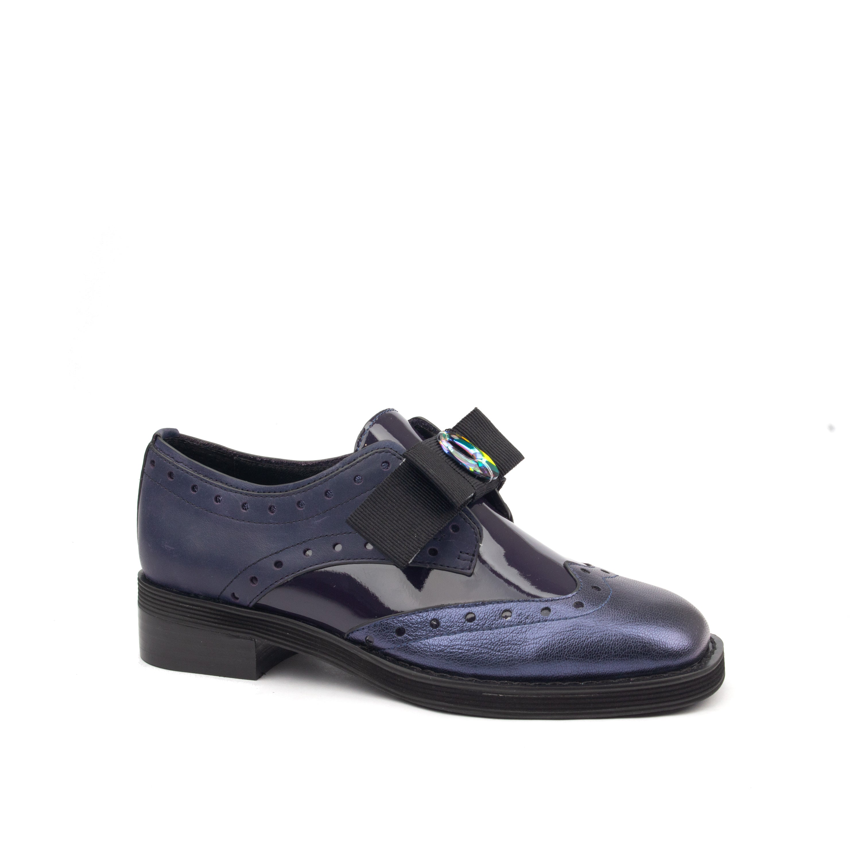 OXFORD – A Bold Take on Classic Elegance