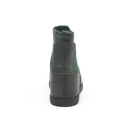 Lacoste Pebbled Suede Boots – A Fusion of Comfort & Bold Style
