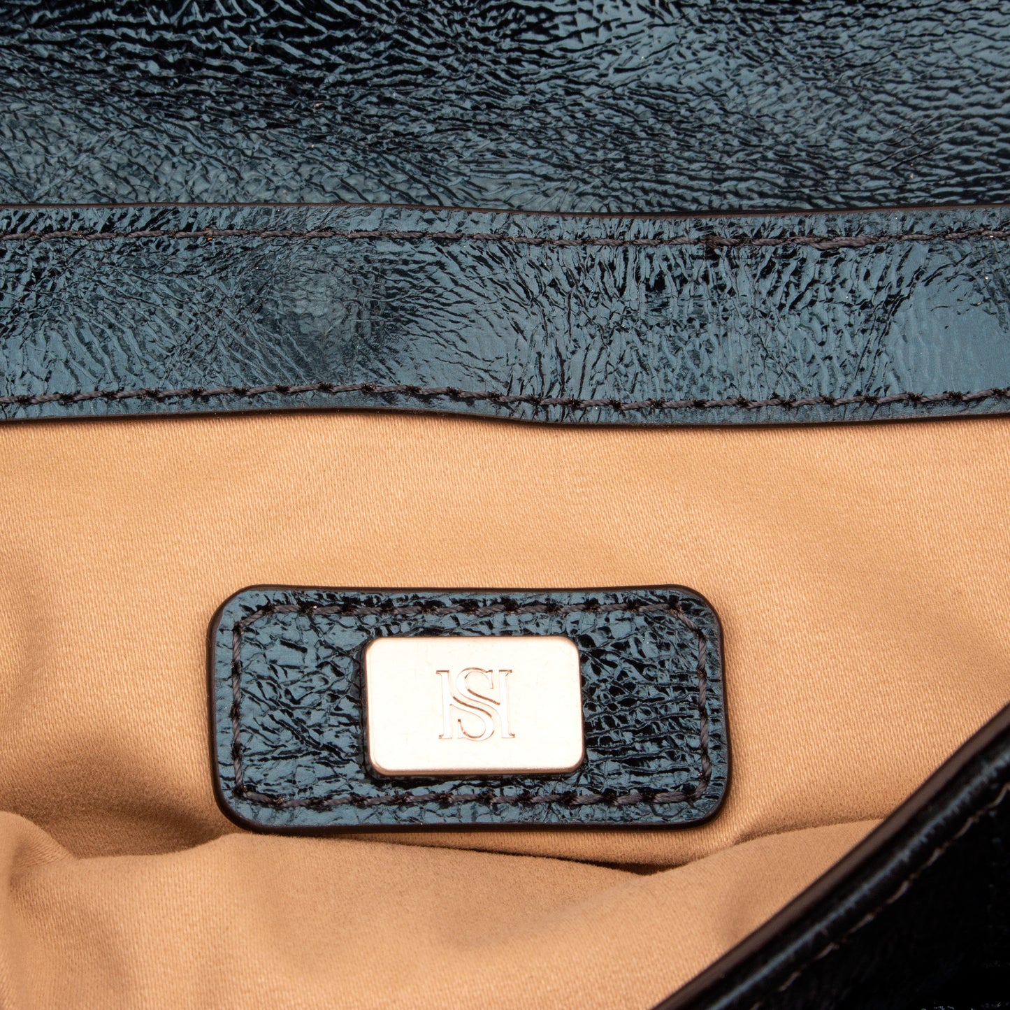 High-Shine Glamour – Diva Patent Leather Purse