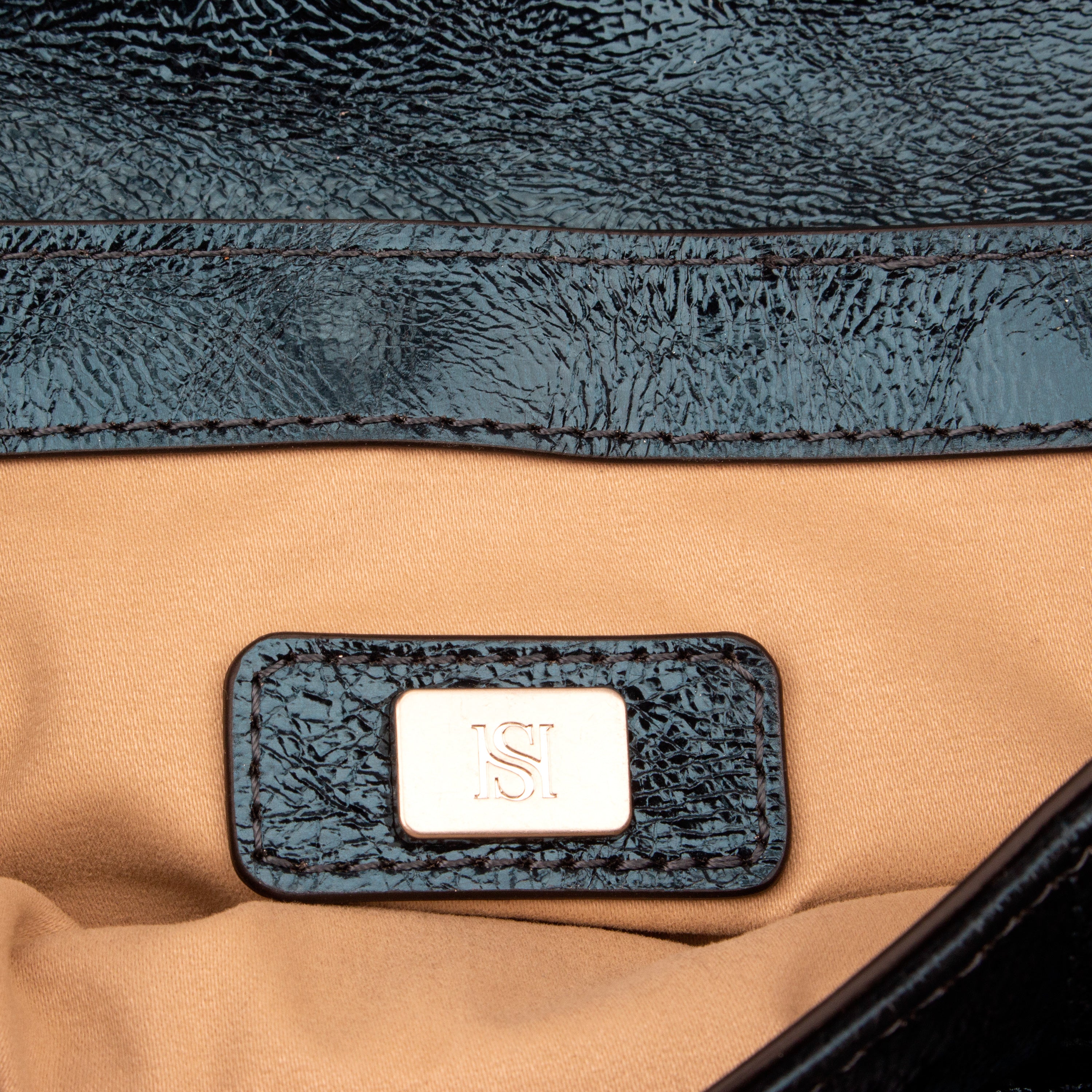 High-Shine Glamour – Diva Patent Leather Purse