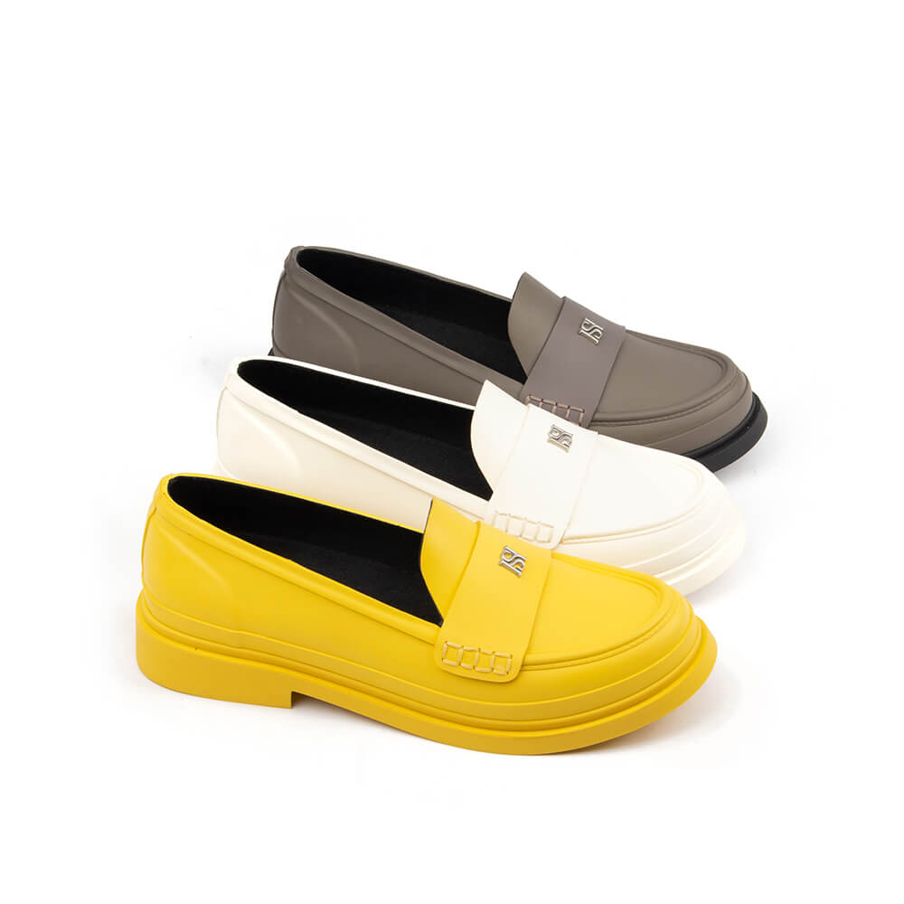 Howard Shawn tonal cream penny loafers silver HS logo hardware