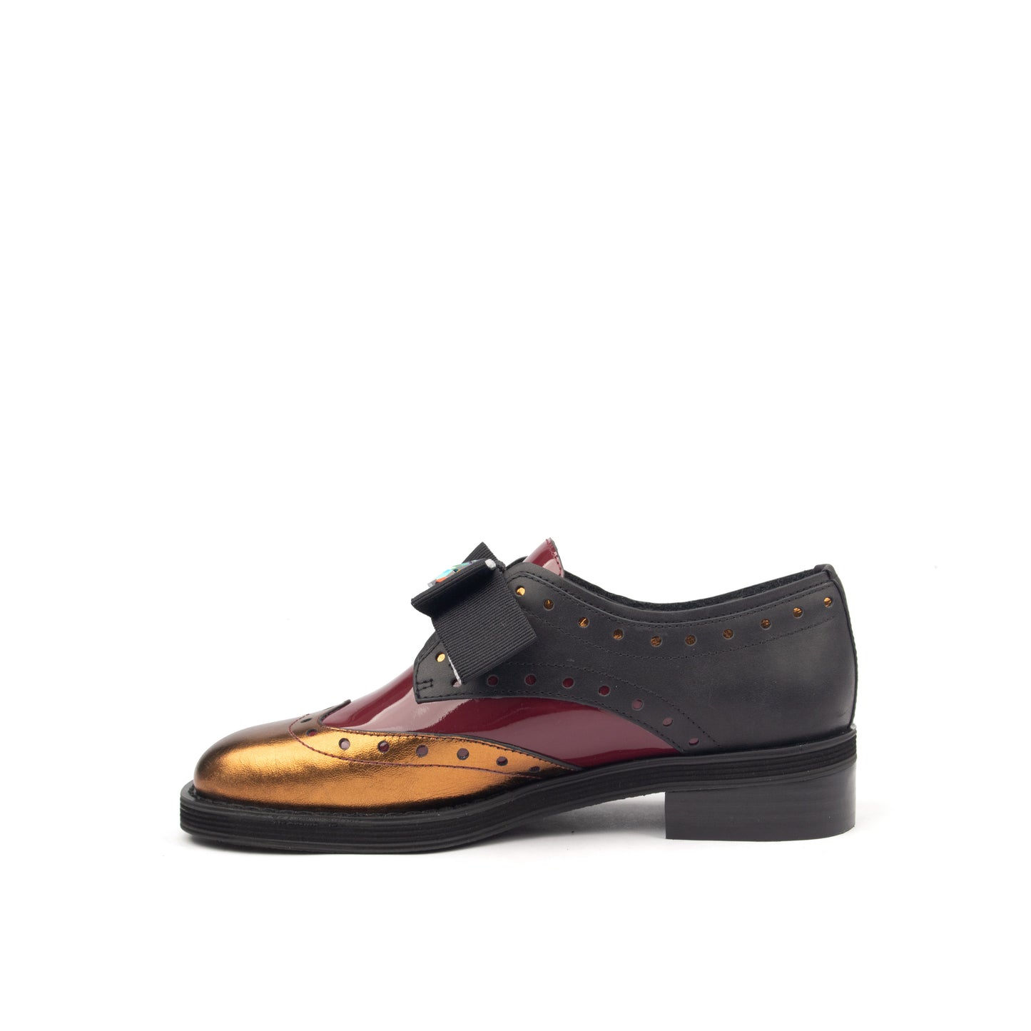 OXFORD – A Bold Take on Classic Elegance