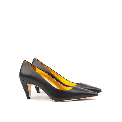 MUSTANG – Sleek &amp; Sophisticated Mid-Heel Pumps