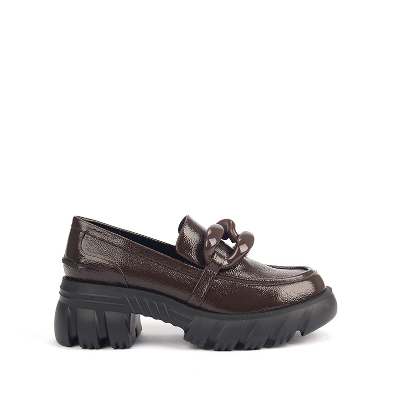 棕色花紋皮革樂福鞋，搭配大扣