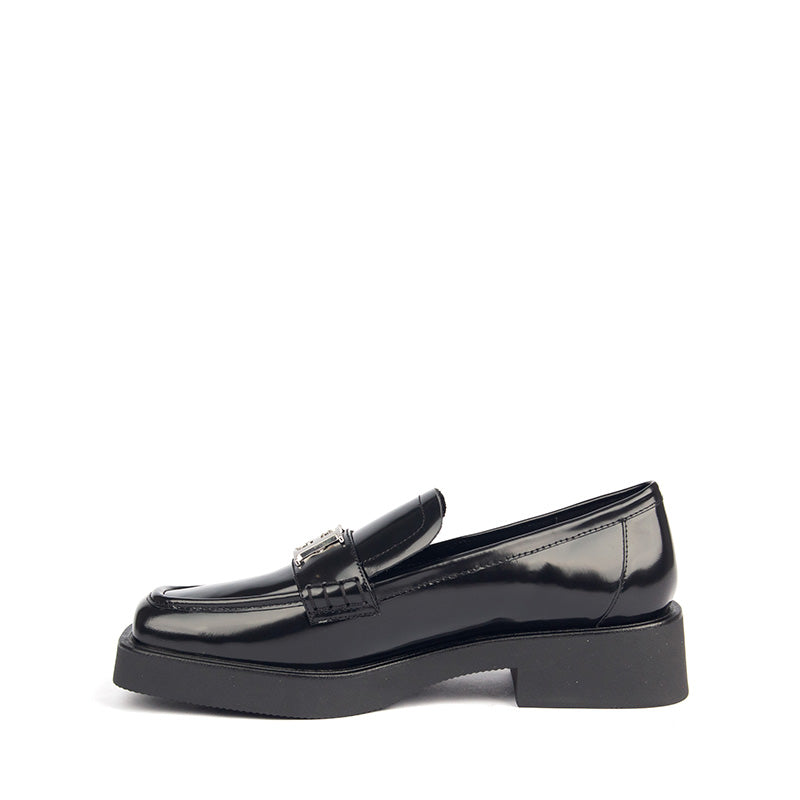 黑色花紋皮革樂福鞋，搭配HS五金配件