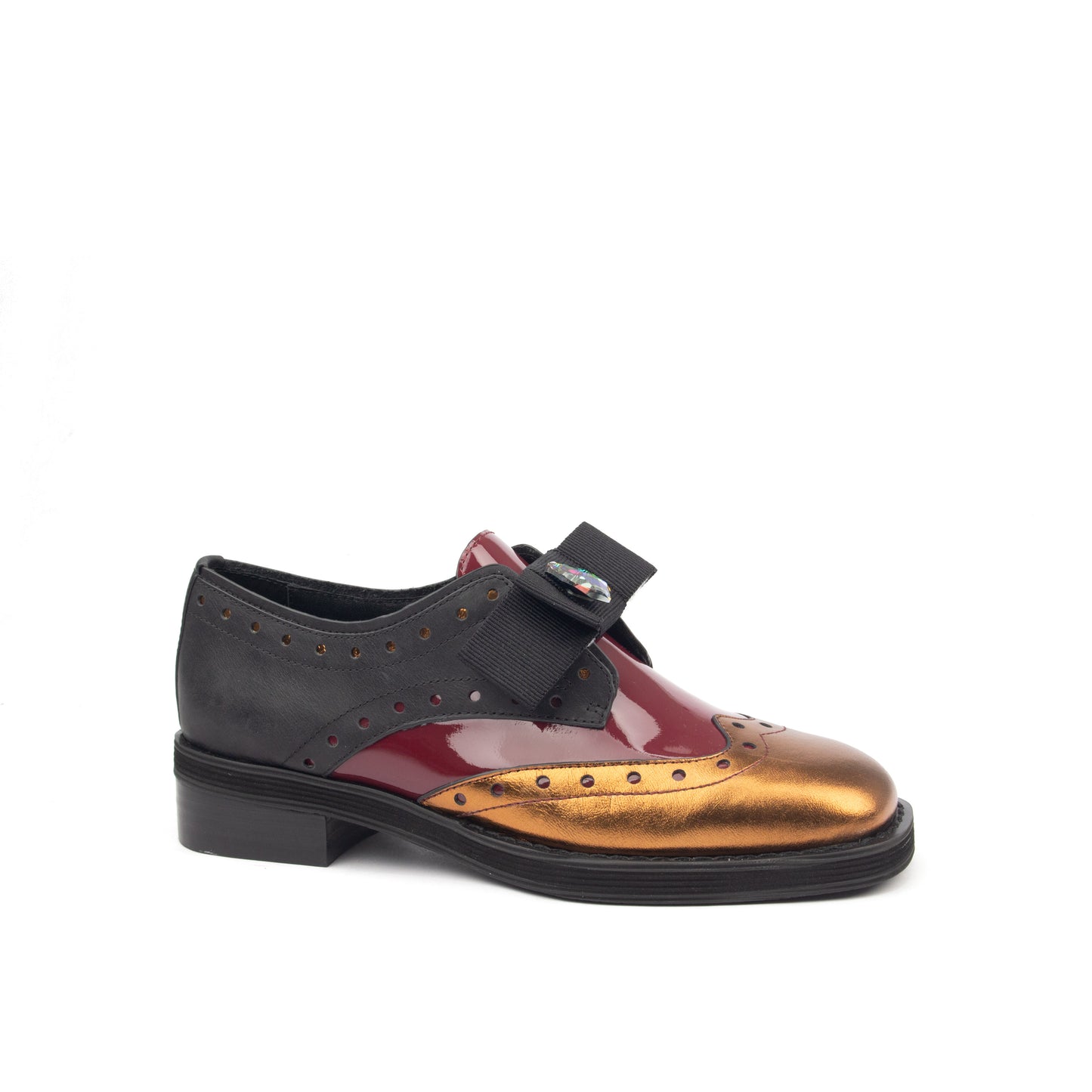 OXFORD – A Bold Take on Classic Elegance