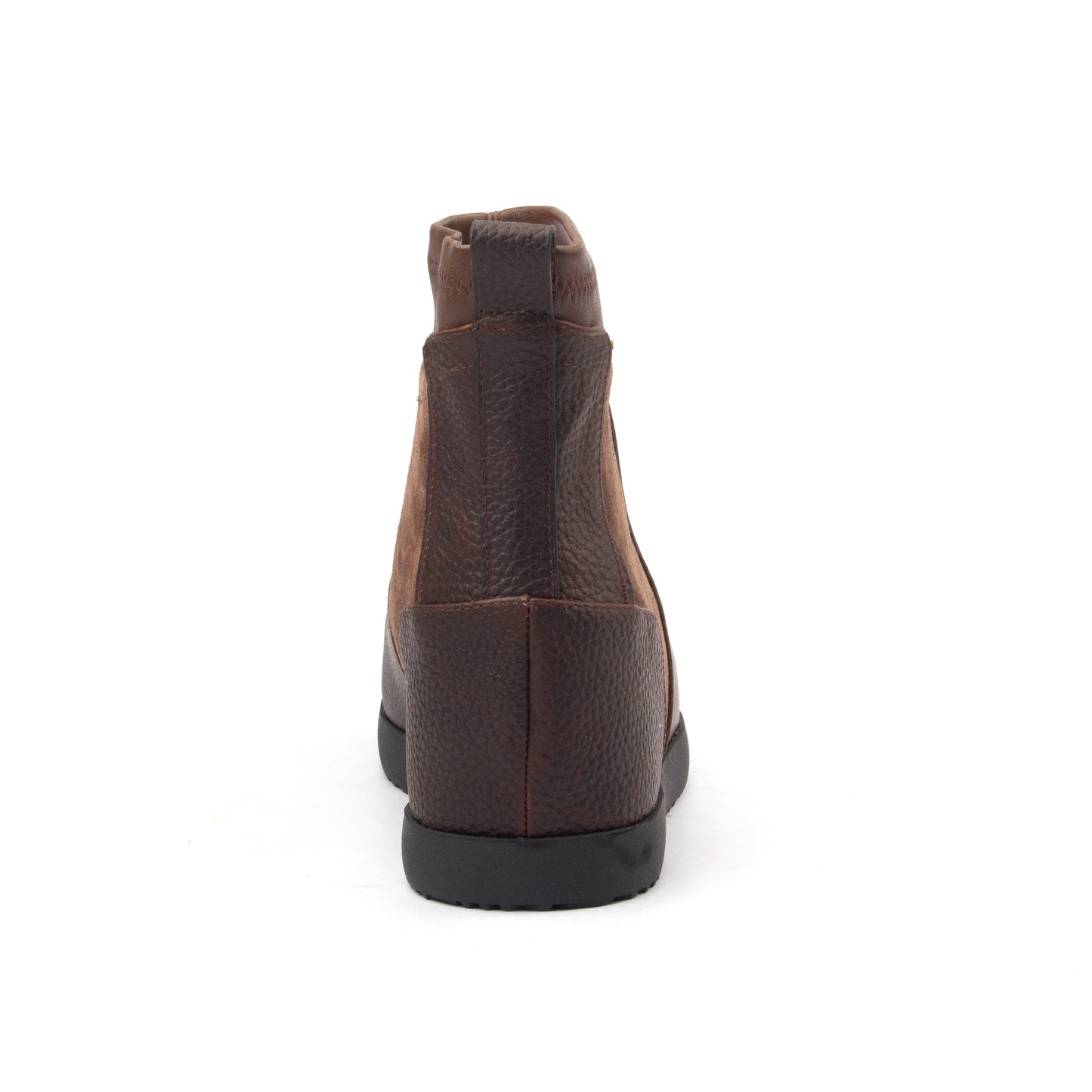 Lacoste Pebbled Suede Boots – A Fusion of Comfort & Bold Style