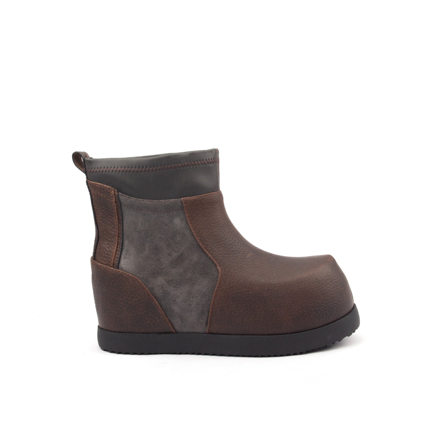 Lacoste Pebbled Suede Boots – A Fusion of Comfort & Bold Style
