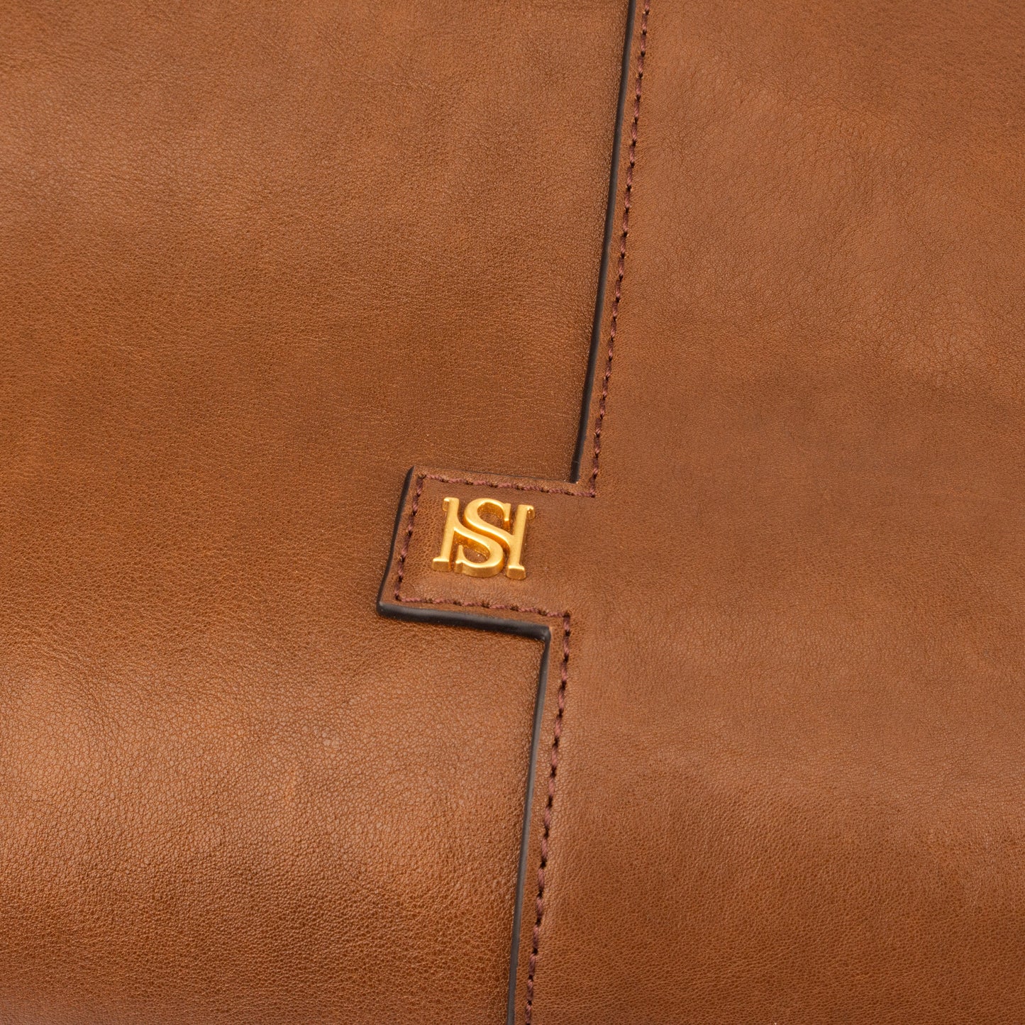 Effortless Elegance: The TT Lacoste Leather Tote
