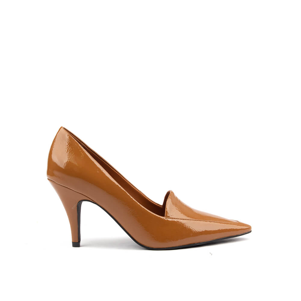 Women's tan caramel patent leather pointed toe court pumps mid stiletto
