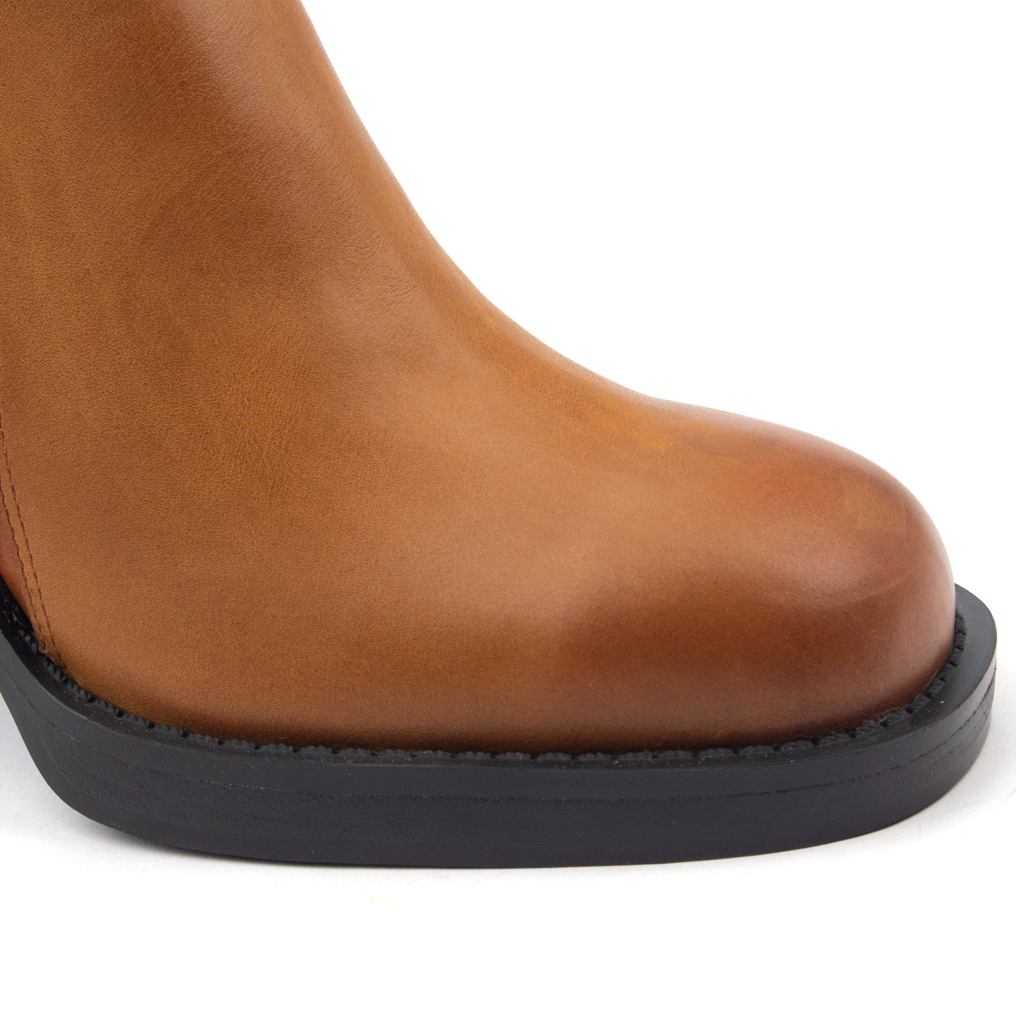 Lake Padava Heeled Ankle Boots – A Statement of Effortless Elegance