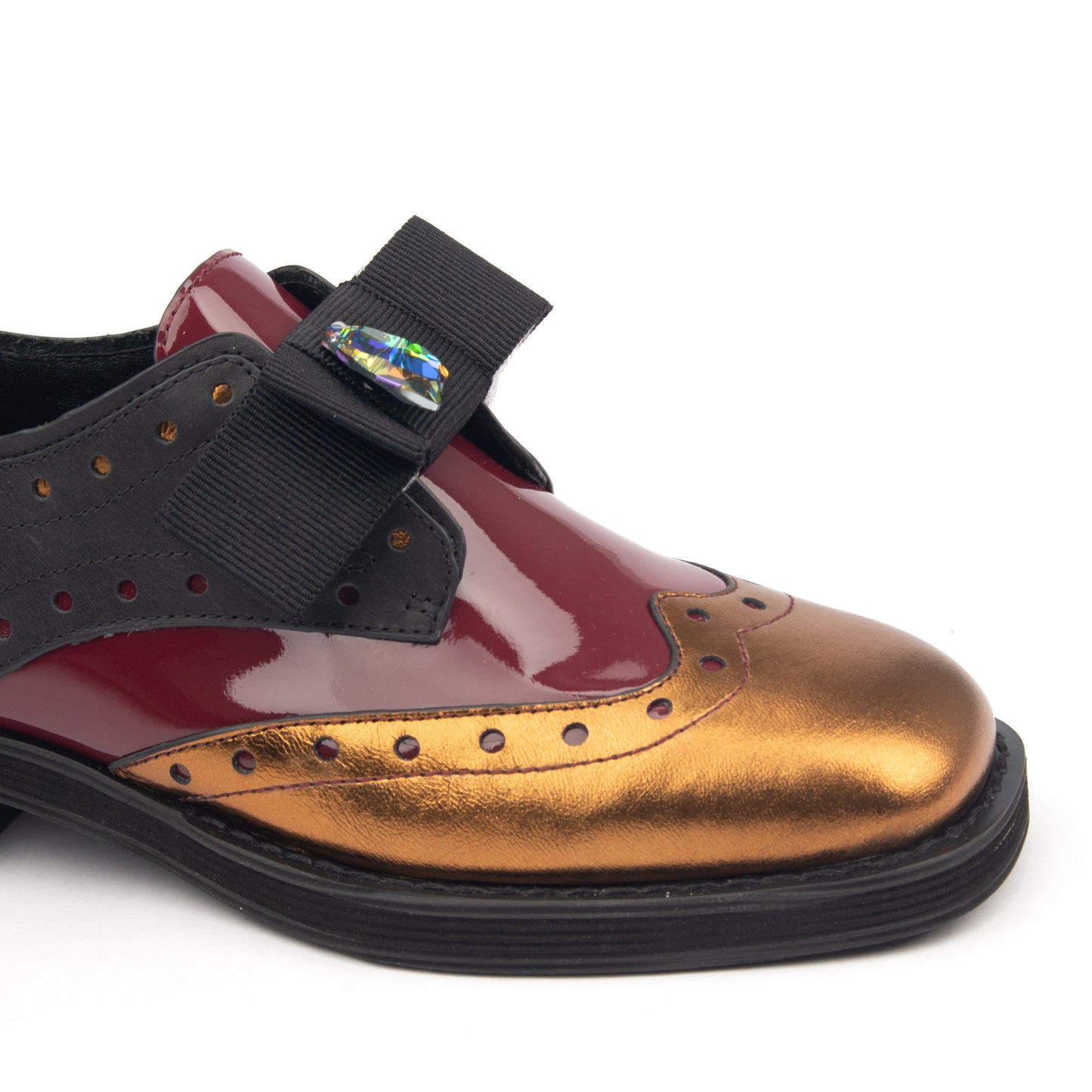 OXFORD – A Bold Take on Classic Elegance