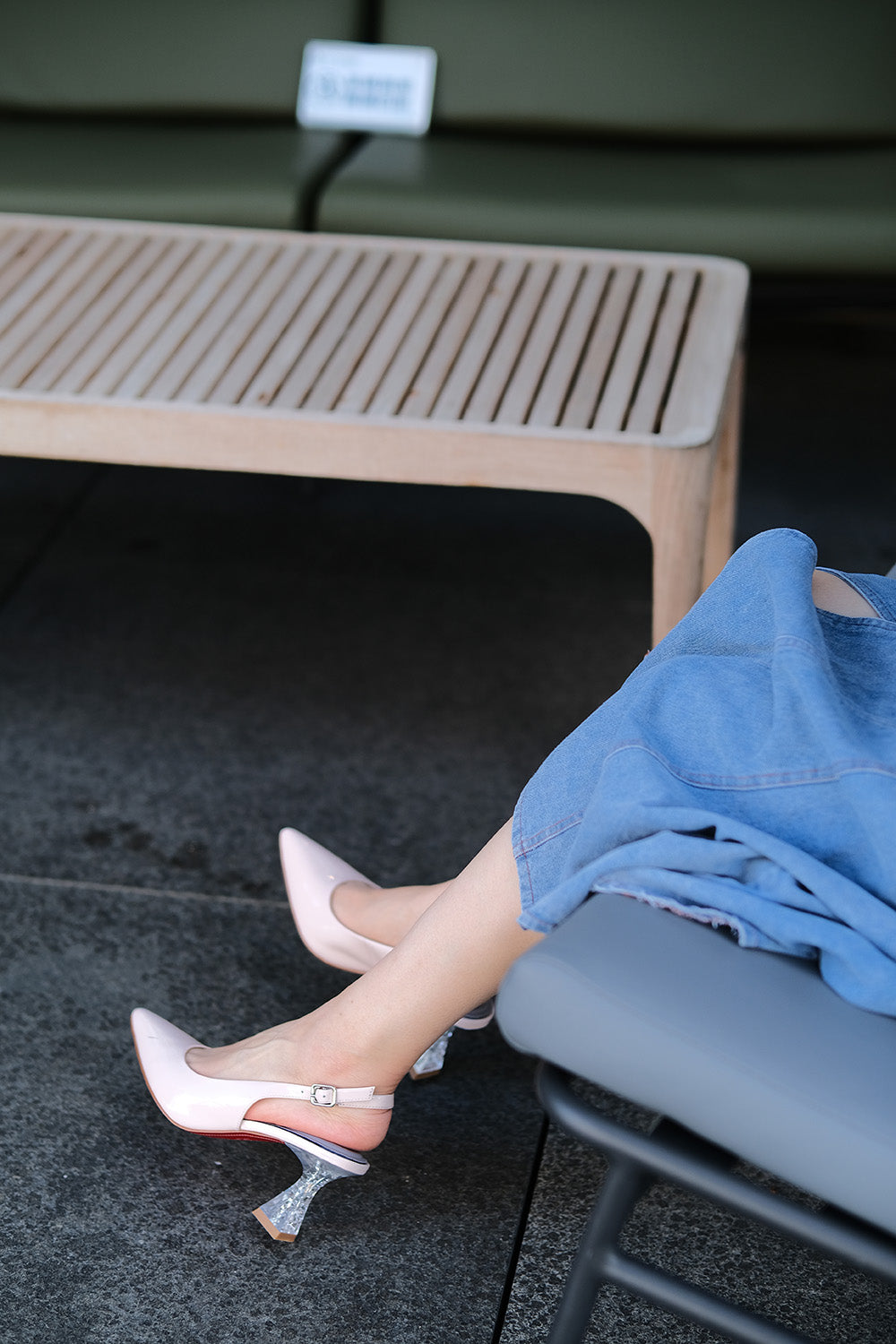 耀眼粉紅圖案皮革水晶高跟涼鞋