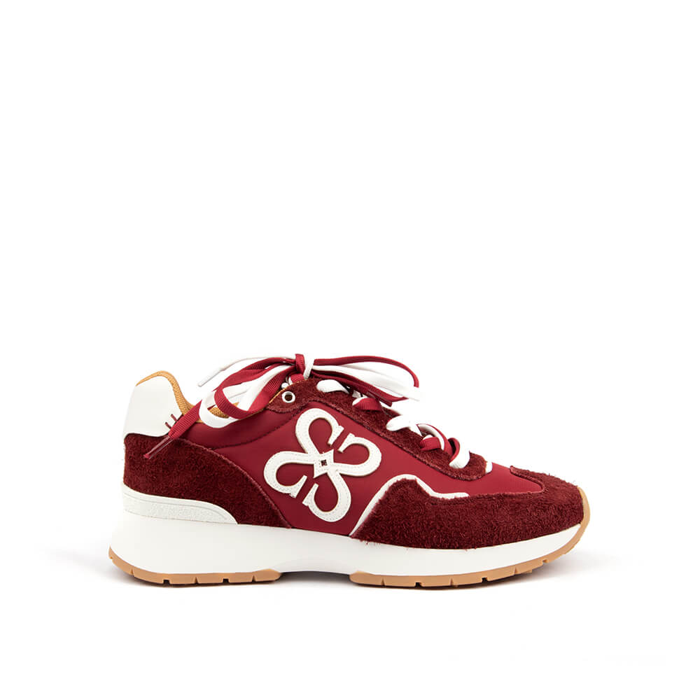 Retro runner sneakers in bordeaux red with white logo emblem and gum sole