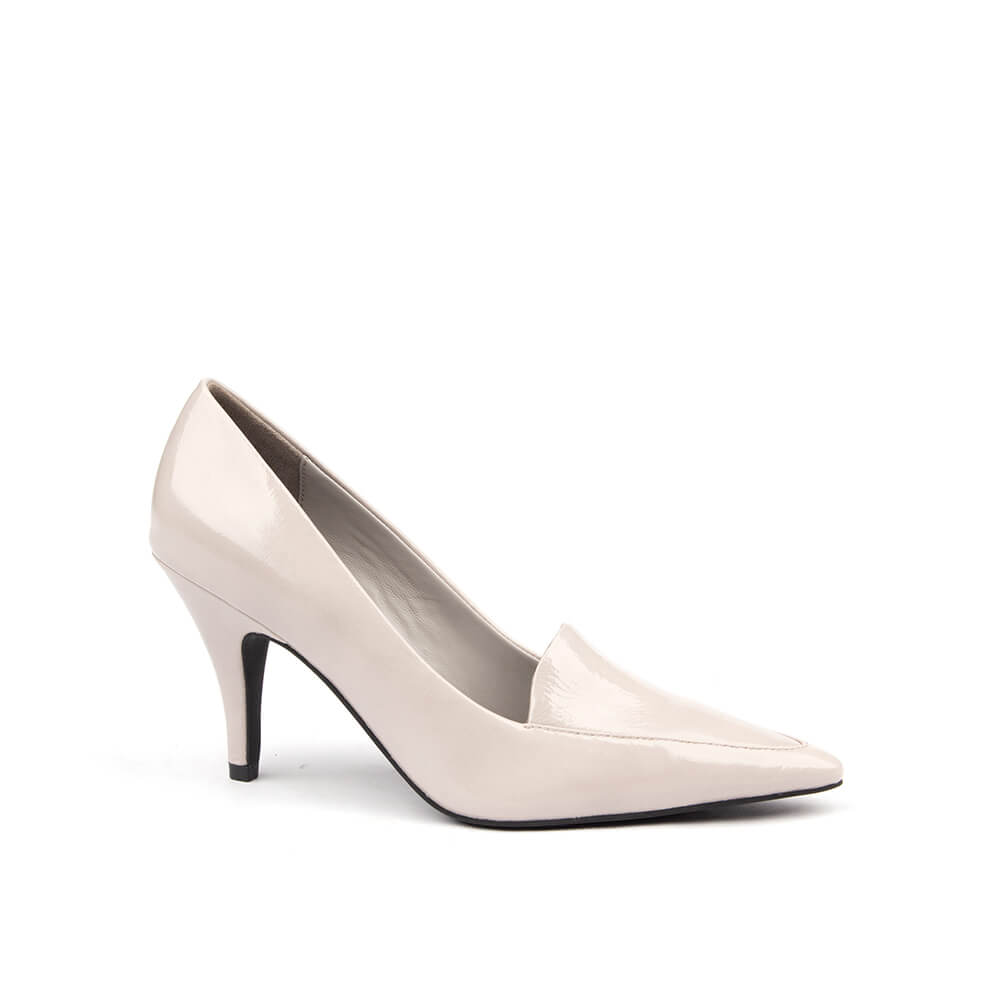 Women's neutral cream pointed toe heels with mid-height stiletto and patent finish