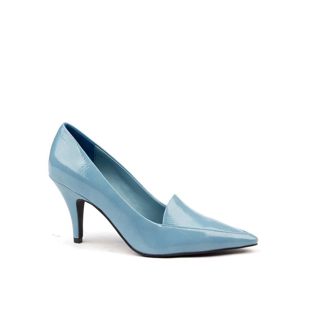 Women's mid-height pointed toe heels in dusty blue patent finish