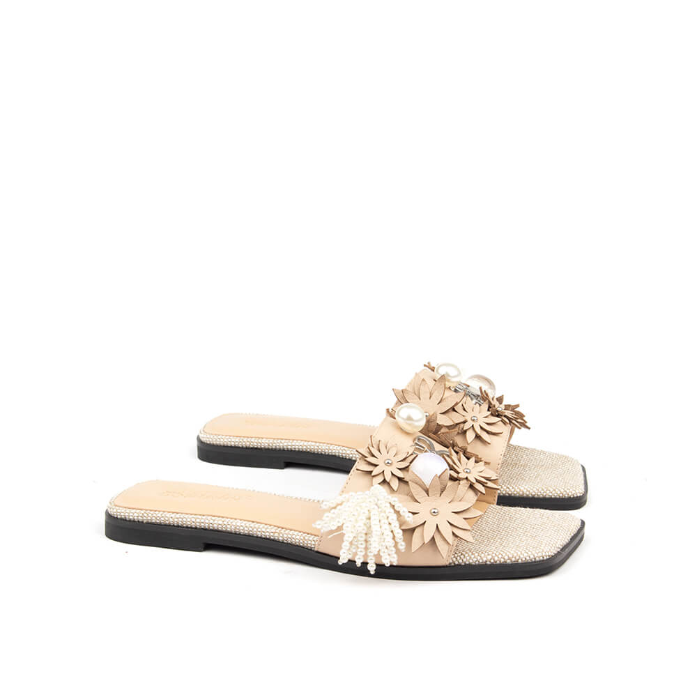 Women's flat mule sandals with leather flower appliqués and pearl detail in nude beige