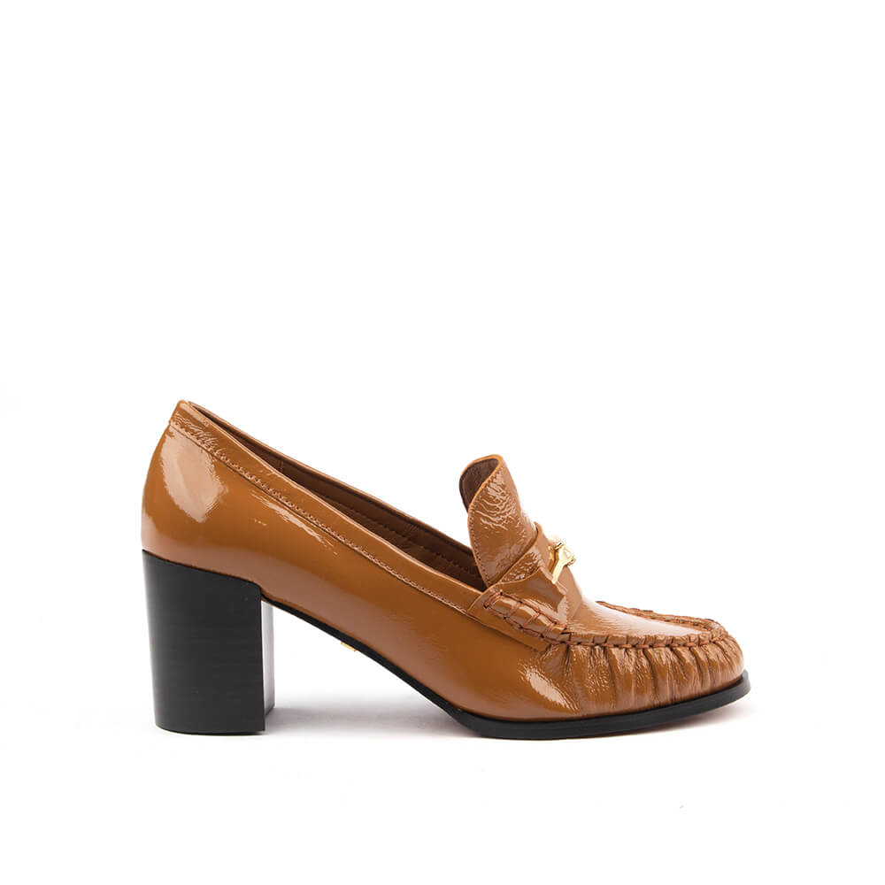 Women's tan caramel patent block heel loafer pumps gold bar hardware