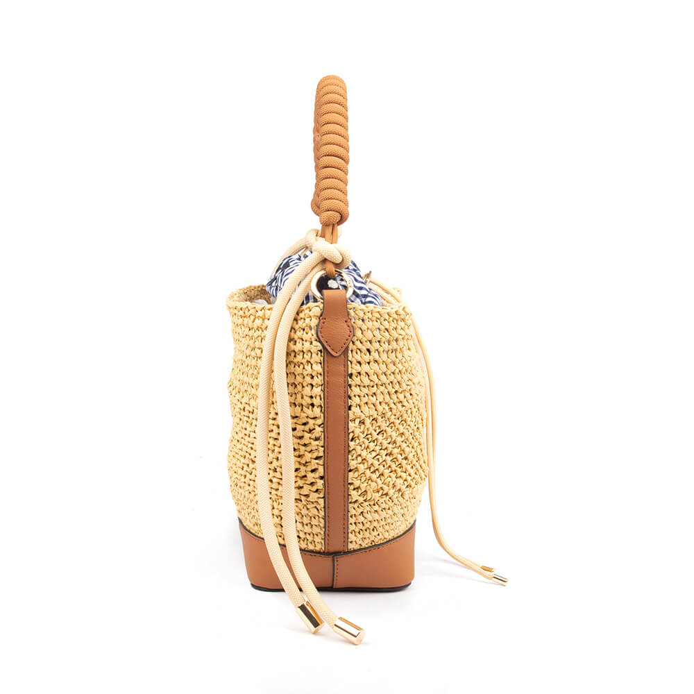 Summer bucket bag in open-weave raffia with structured leather base