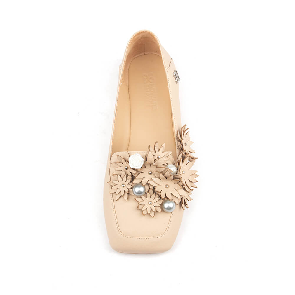 Sand beige pebbled leather ballet flats 3D tonal flower pearl cluster