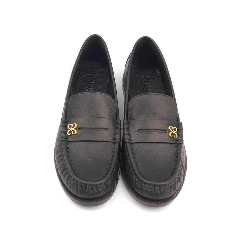 Women's flat leather loafers in onyx black with signature gold hardware