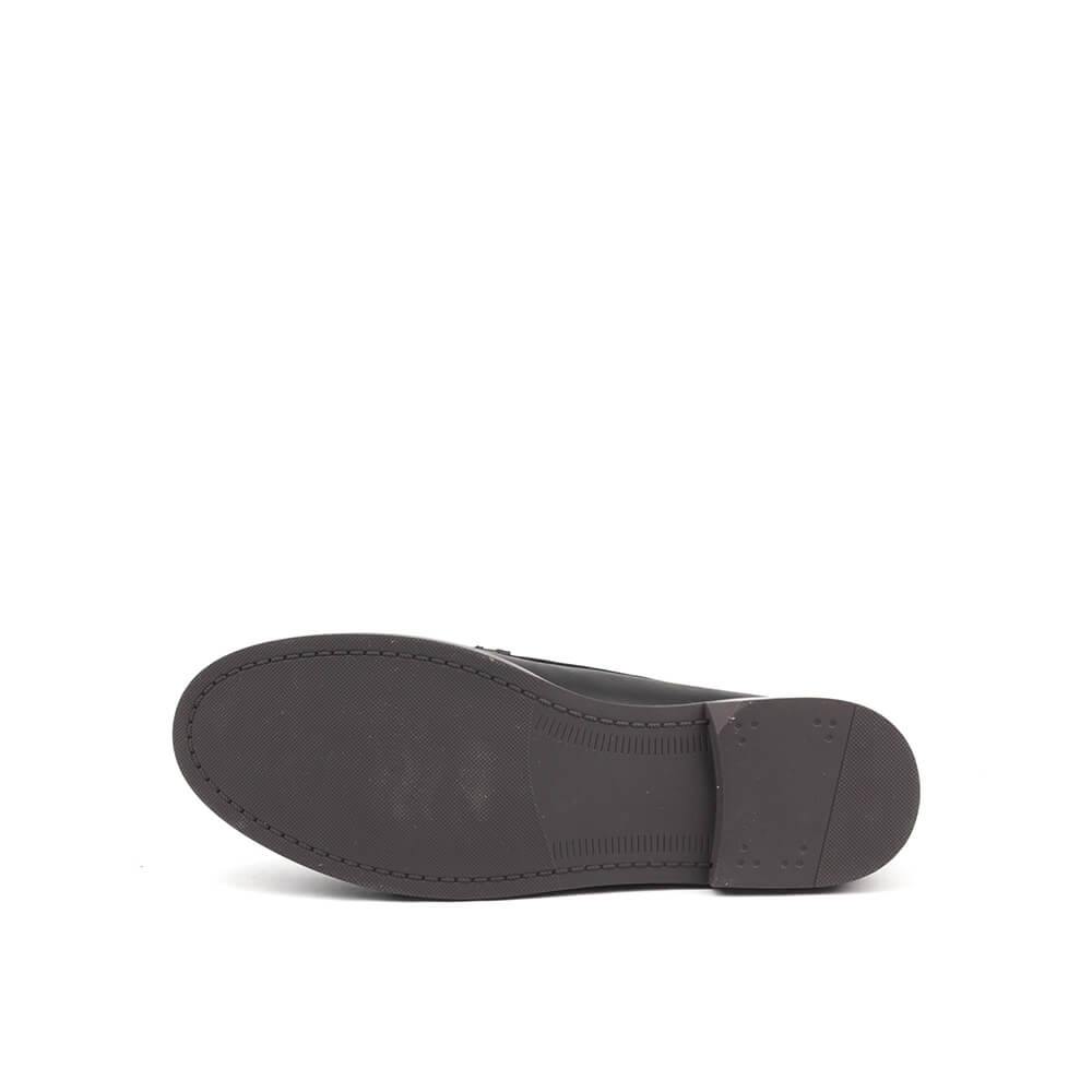 Timeless women's slip-on loafers in midnight black leather flat sole